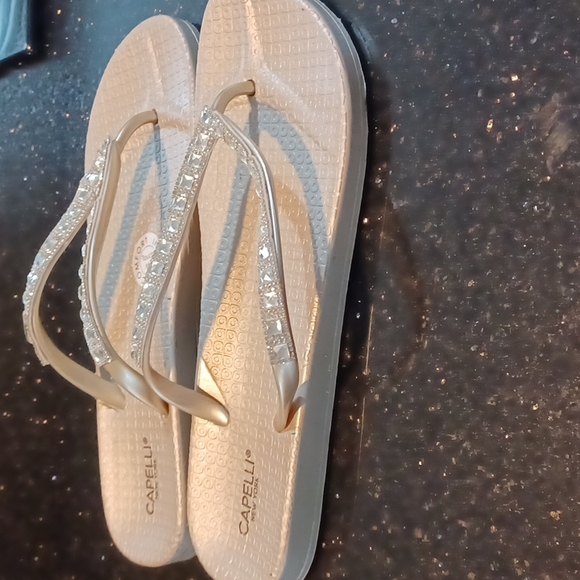 Capelli New York Rhinestone Flip Flop Sandals NEW - Picture 6 of 9